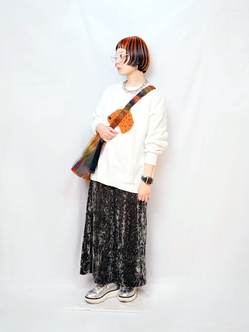 「THE YOn(ザヨン)のクラッシュベロアセミフレアスカート(スカート)」を使った、よちさん(レディース・158cm)の春コーディネート