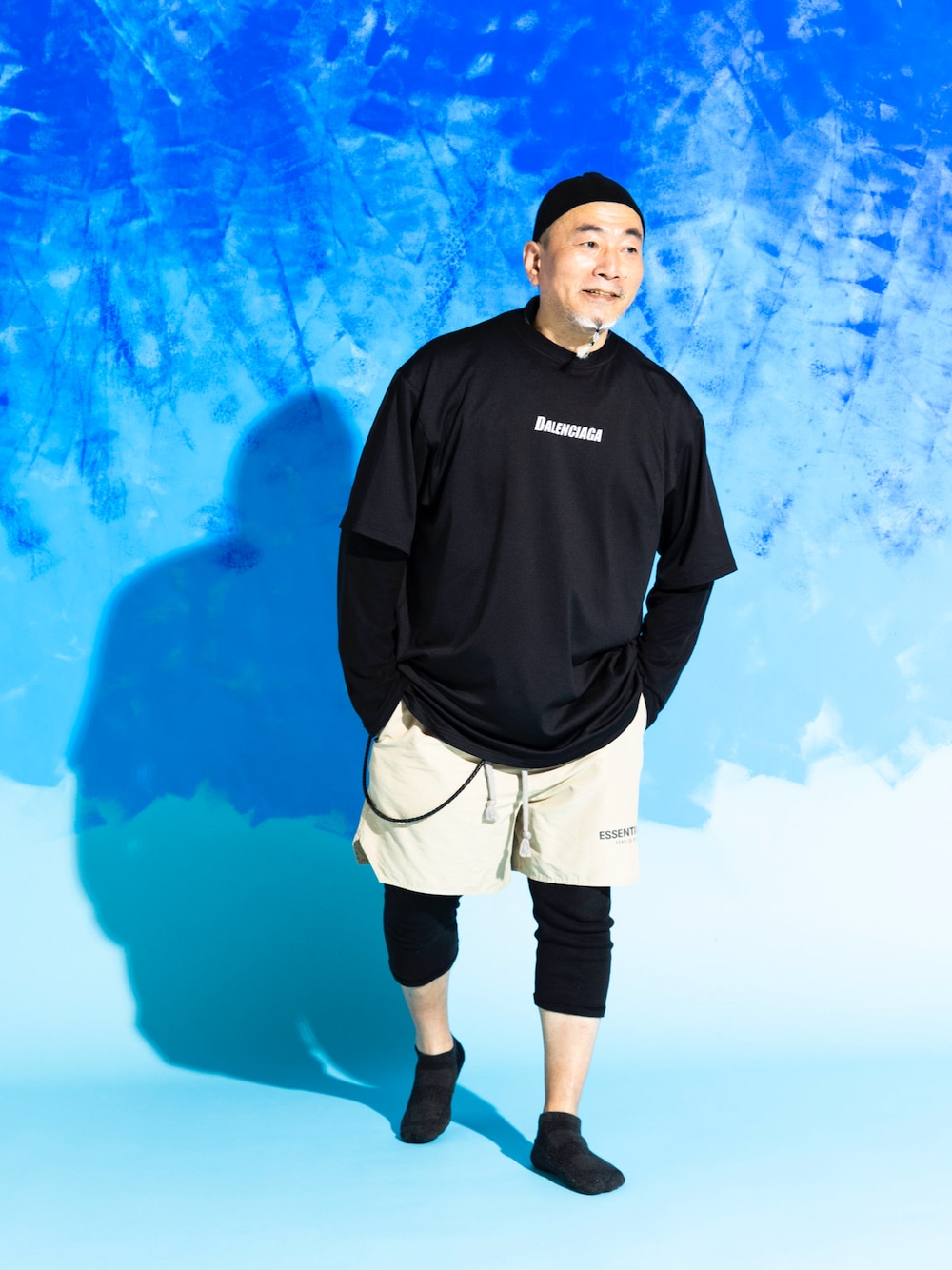 「BALENCIAGAのアイテム（Tシャツ/カットソー、ブラック系）」を使った、つーるはーさん（メンズ・166cm）の夏コーディネートの1枚目の写真