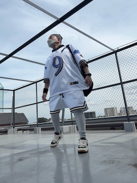「off white（オフホワイト）のアイテム」を使った、つーるはーさん（メンズ・166cm）の夏コーディネート