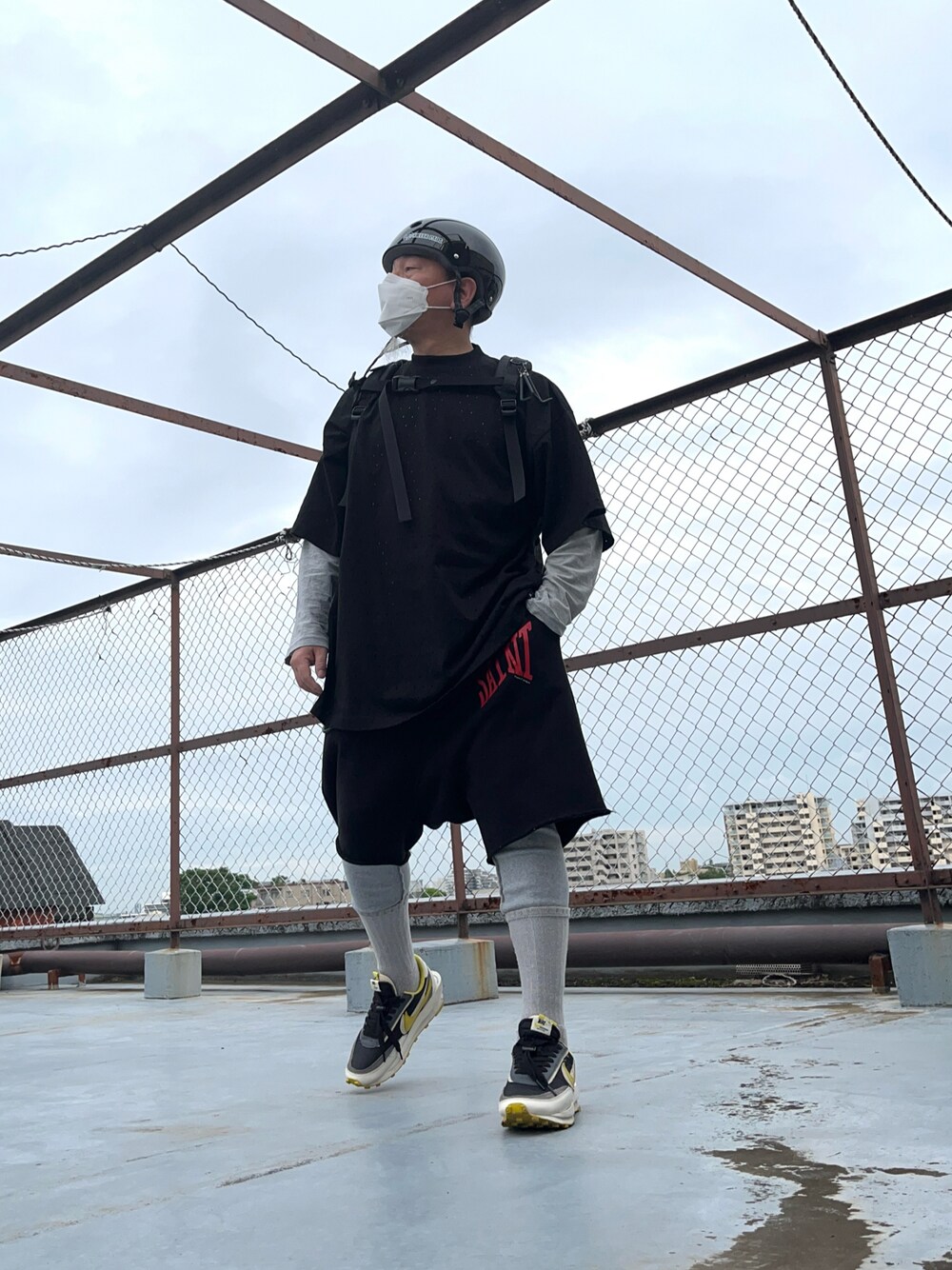 コーデの主役に！！【BALENCIAGA】Tシャツ HUMANBEING Balenciaga Human Being T-shirt | Grey | FARFETCH JO