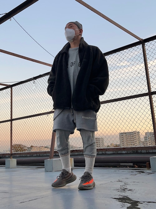 YEEZYBOOST350V2 ベルーガ 抱え