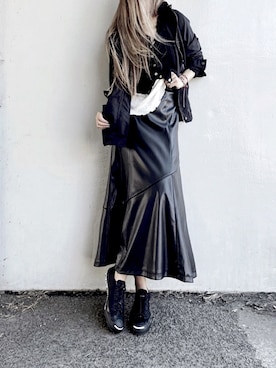 「レザースカート」｜「アイテム（マウンテンパーカー）」を使った、Lilyさん（レディース・160cm）の秋コーディネート