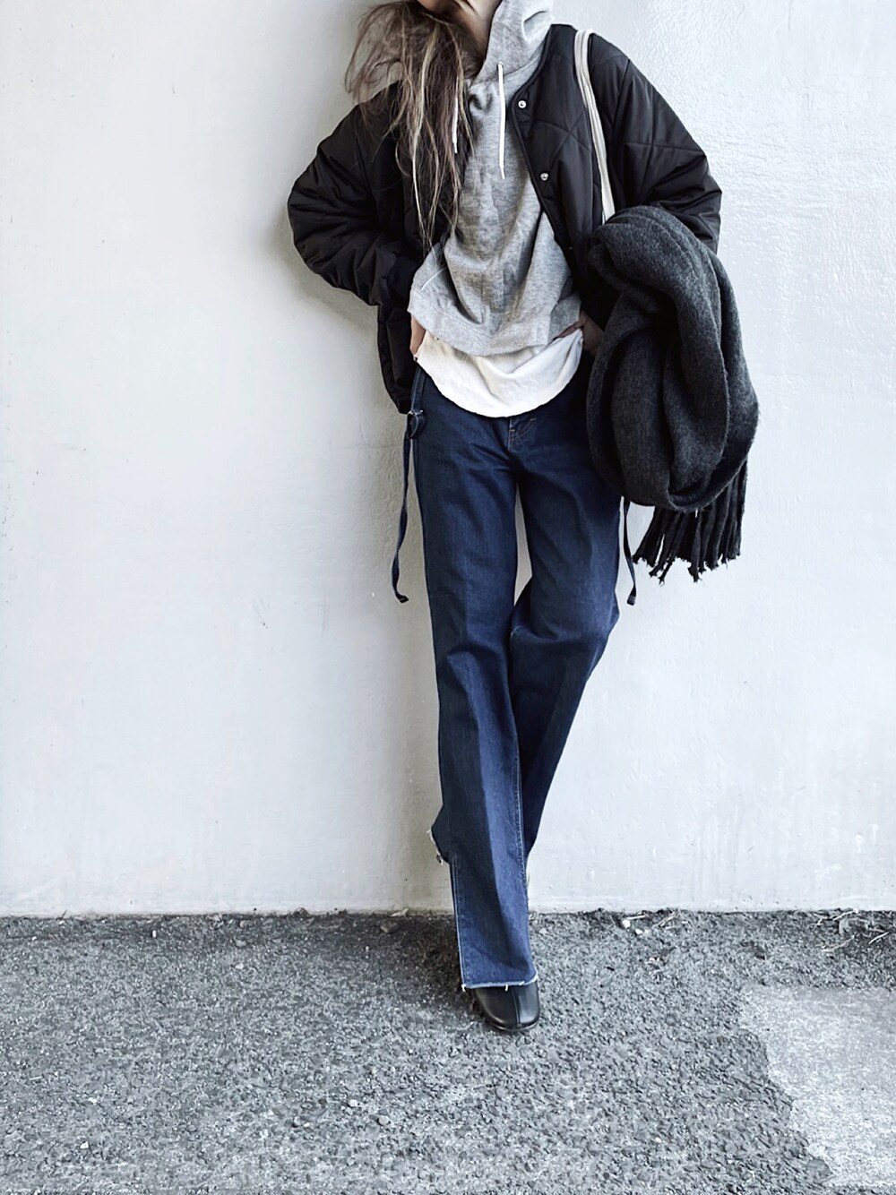 「アイテムズアーバンリサーチ、アーバンリサーチロッソ、URBAN RESEARCH ROSSO、ITEMS URBANRESEARCH、きれいめカジュアル、大人カジュアル、キルティングジャケット、休日スタイル」｜「ITEMS URBANRESEARCHの【一部WEB限定カラー/サイズ】中綿キルティングノーカラージャケット（その他アウター、ブラック系）」を使った、Lilyさん（レディース・160cm）の冬コーディネートの1枚目の写真