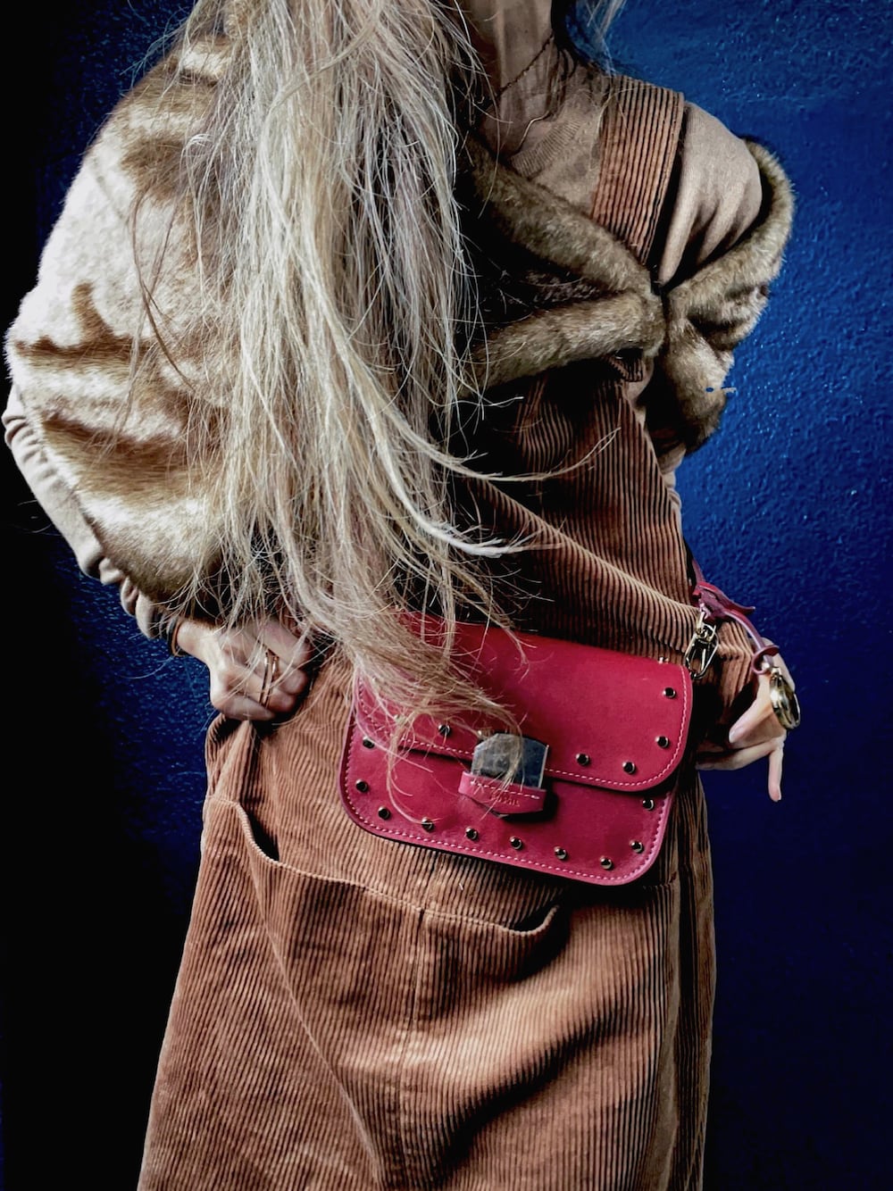 「Fossil、FOSSILSTYLE、休日スタイル、お出かけコーデ、古着、古着MIX、ミニバッグ、ショルダーバッグ、大人カジュアル、オトナカジュアル、赤」｜「FOSSILのLennox Crossbody ZB1977602（ショルダーバッグ、レッド系）」を使った、Lilyさん（レディース・160cm）の冬コーディネートの1枚目の写真