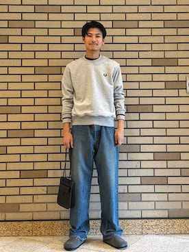 「FRED PERRY（フレッドペリー）の【SHIPS別注】FRED PERRY: シングル ティップ スウェットシャツ（スウェット、グレー系）」を使った、木村さん（メンズ・178cm）の秋コーディネート