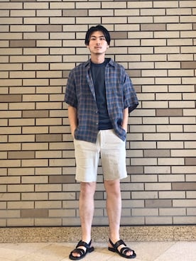 「SHIPS（シップス）のSHIPS: リネン イージー ショーツ（その他パンツ、グレー系）」を使った、木村さん（メンズ・178cm）の夏コーディネート
