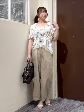 「mysty woman（ミスティウーマン）のミドルボストンBAG　495424（ボストンバッグ、ブラウン系）」を使った、さかべちゃんさん（レディース・167cm）の夏コーディネート