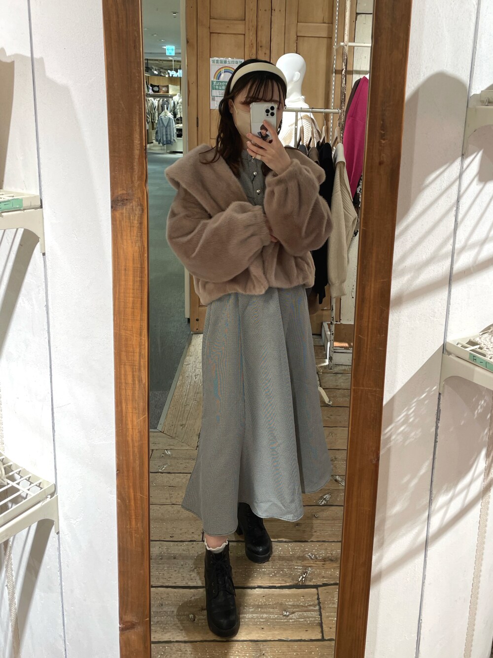 「オトナ女子、大人ガーリー、大人かわいい、ワンピース、ロングワンピース、フリルワンピース、パール、ファーアウター、ブーツ、ショートブーツ、冬アウター、オリーブ デ オリーブ(OLIVE des OLIVE)、低身長コーデ、156cm、骨格ウェーブ」｜「OLIVE des OLIVEの見た目も可愛い。ふわもこファーブルゾン（ブルゾン、ブラウン系）」を使った、moekaさん（レディース・156cm）の冬コーディネートの1枚目の写真