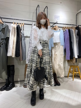 「シア―ブラウス」｜「アイテム（ブーツ）」を使った、moekaさん（レディース・156cm）の秋コーディネート