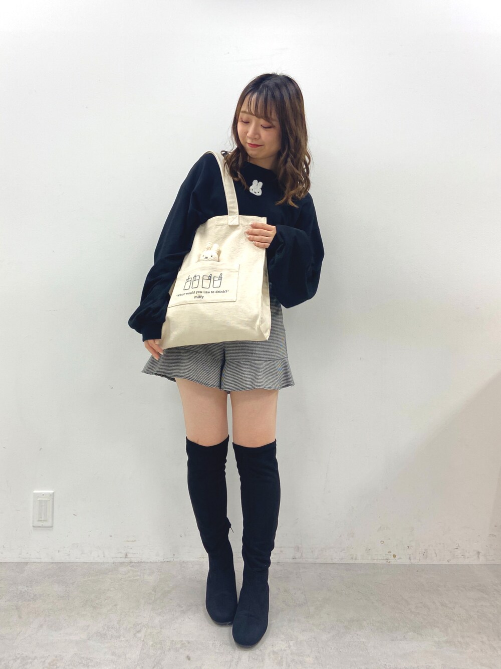 moekaさんの「セミニーハイブーツ（OLIVE des OLIVE）」を使ったコーディネートの1枚目の写真