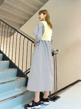 ストライプパフスリーブワンピースを使った人気ファッション