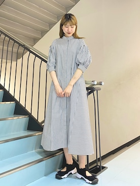 ストライプパフスリーブワンピースを使った人気ファッション