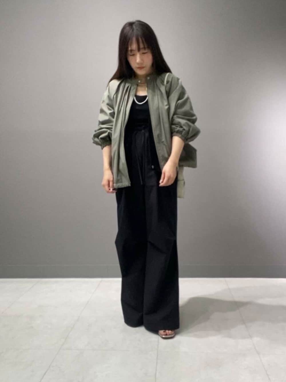 「ブルゾン、ROSSO、ur、le、decor、春アウターコーデ、lumen」｜「URBAN RESEARCH ROSSO WOMENのギャザーボリュームブルゾン（ブルゾン、グリーン系）」を使った、nさん（レディース・154cm）の春コーディネートの1枚目の写真