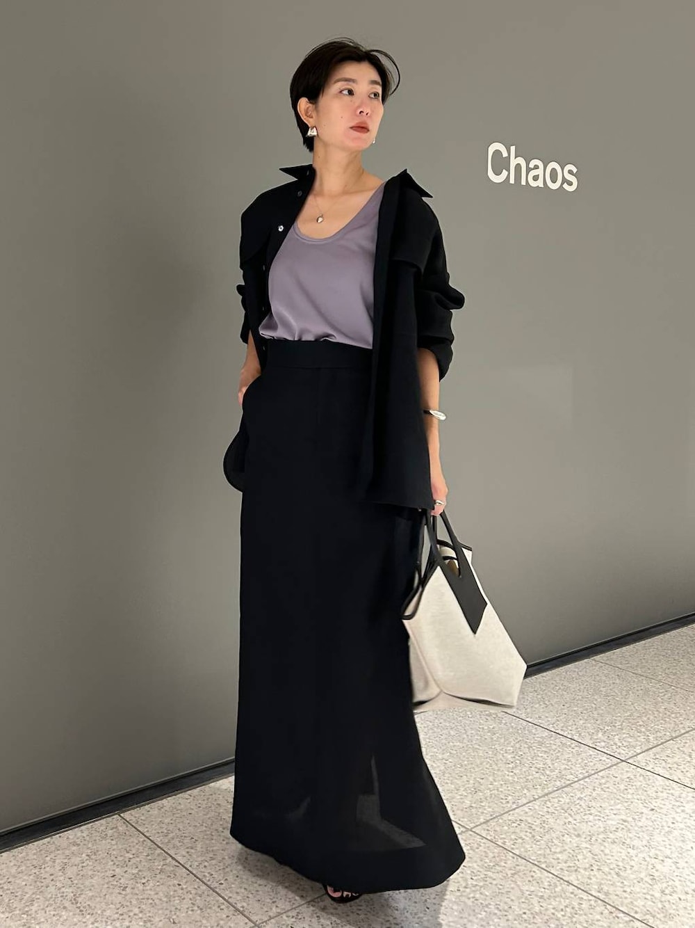 「きれいめ、ベーシック/シンプル、体型カバー、モード、フェミニン、シンプルコーデ、大人カジュアル、Chaos、夏コーデ、シャツ、スカート」｜「ChaosのChaos(カオス)/【新色登場】シルシャーノースリーブ　◆セットアップ可◆（シャツ/ブラウス、パープル系）」を使った、chaos_haseさん（レディース・169cm）の夏コーディネートの1枚目の写真