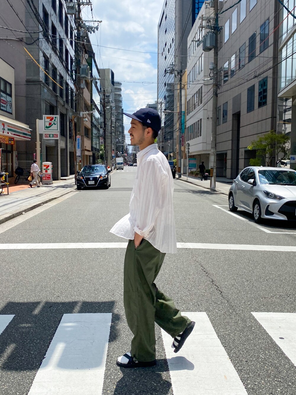 「デイリー、キャップ、シャツ、軍パン、カジュアル、カジュアルコーデ、オトナカジュアル、シンプル、NEW ERA、digawel、dead stock、chaco」｜「Chacoの【Chaco】BANDED Z CLOUD MEN（サンダル、ブラック系）」を使った、OTSUKIさん（メンズ・178cm）の夏コーディネートの1枚目の写真
