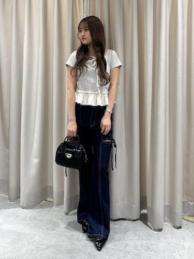 「FREE'S MART（フリーズマート）の◆サイドカットフレアデニム（デニムパンツ、ブルー系）」を使った、杏菜さん（レディース・160cm）の春コーディネート