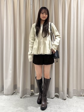 「FREE'S MART（フリーズマート）のペプラム裾レースカーデ（ニット/セーター、ホワイト系）」を使った、杏菜さん（レディース・160cm）の秋コーディネート