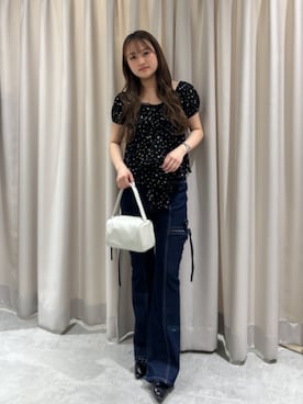 「FREE'S MART（フリーズマート）の◆サイドカットフレアデニム（デニムパンツ、ブルー系）」を使った、杏菜さん（レディース・160cm）の春コーディネート