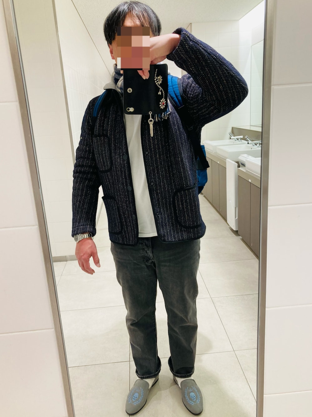 「Levi'sの501 ORIGINAL JEANS PARRISH（デニムパンツ、ブラック系）」を使った、classicoairさん（メンズ・172cm）の冬コーディネートの1枚目の写真