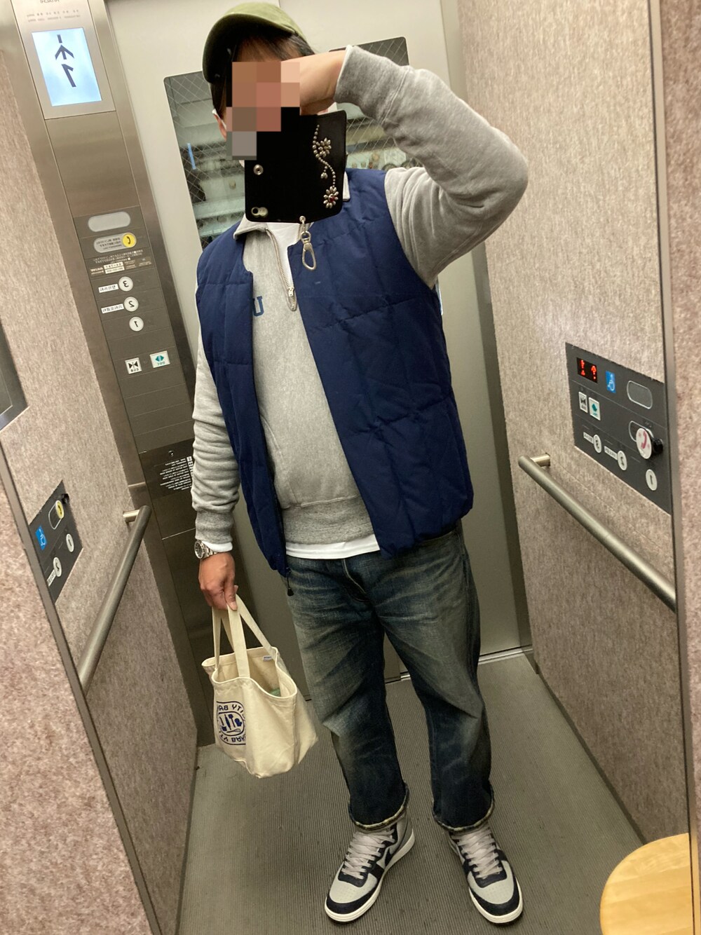 「LEVI'S VINTAGE CLOTHINGの71501-0007（デニムパンツ、ブルー系）」を使った、classicoairさん（メンズ・172cm）の冬コーディネートの1枚目の写真