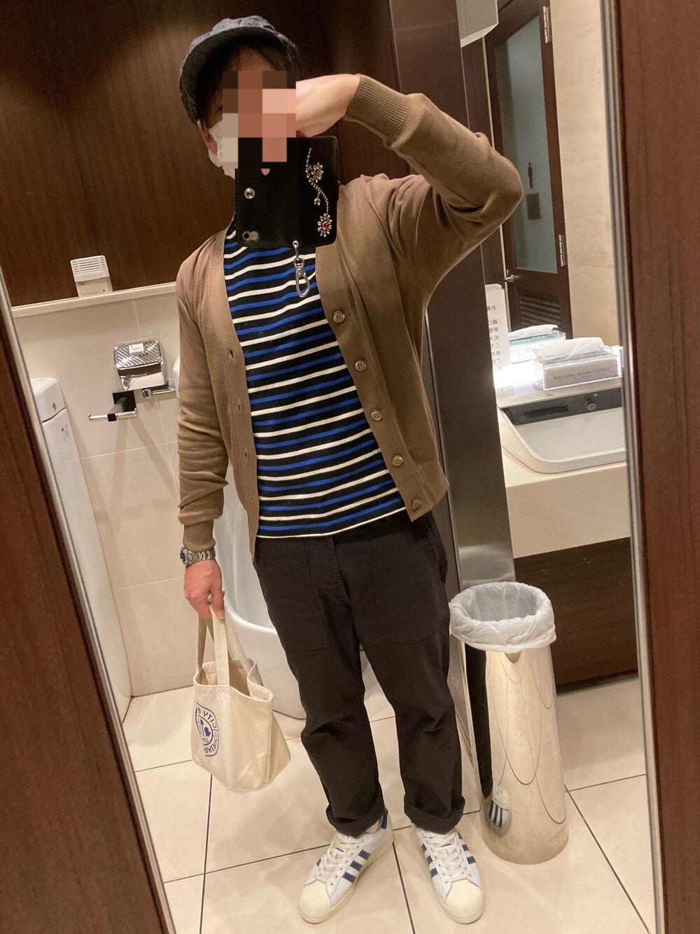 「orSlowのFREAK'S STORE別注SLIM FIT BLACK FATIGUE PANTS 綿100%バックサテン（カーゴパンツ、ブラック系）」を使った、classicoairさん（メンズ・172cm）の秋コーディネートの1枚目の写真