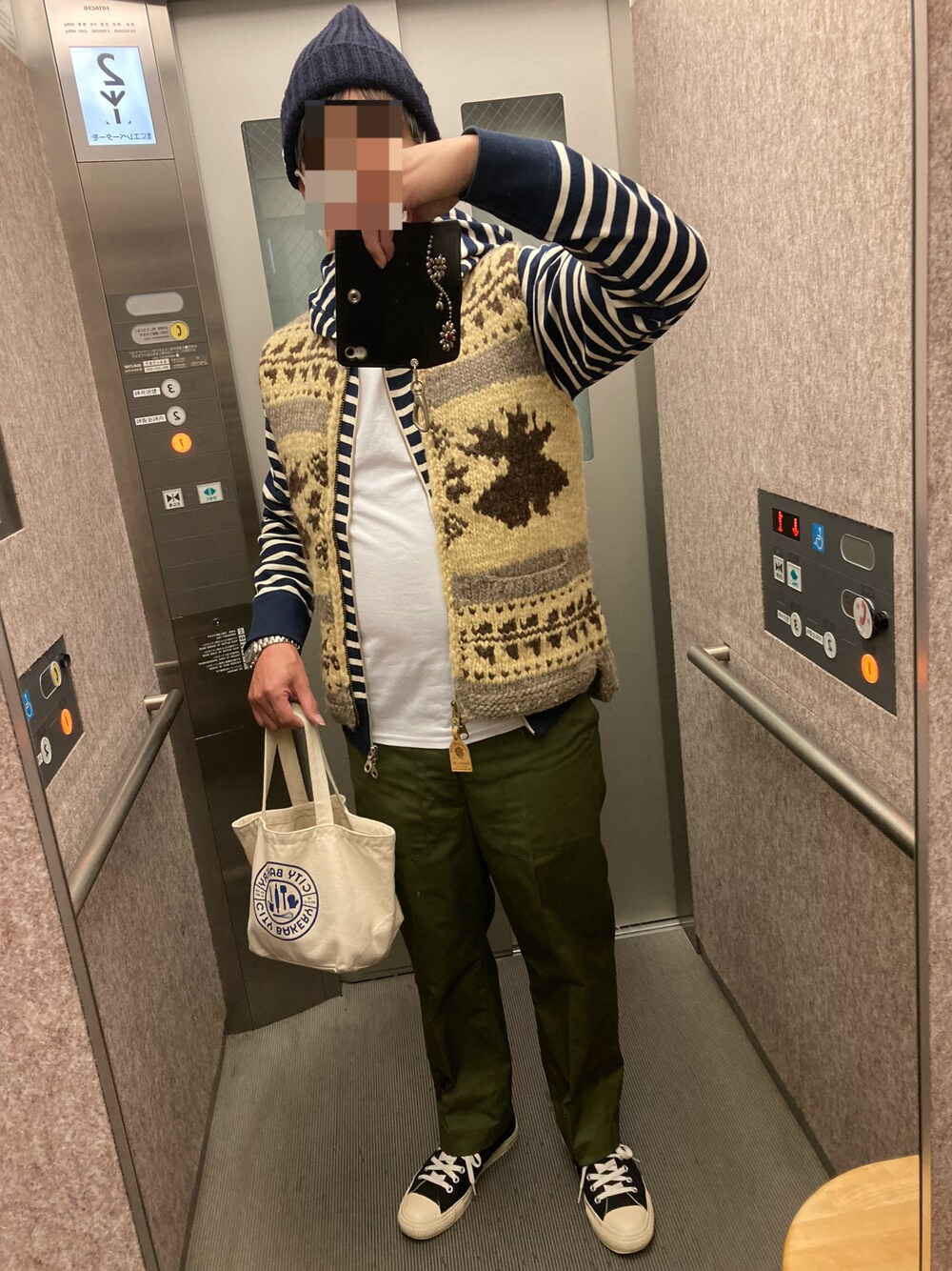 「CONVERSEのPlay COMME des GARCONS All STAR （スニーカー、ブラック系）」を使った、classicoairさん（メンズ・172cm）の春コーディネートの1枚目の写真