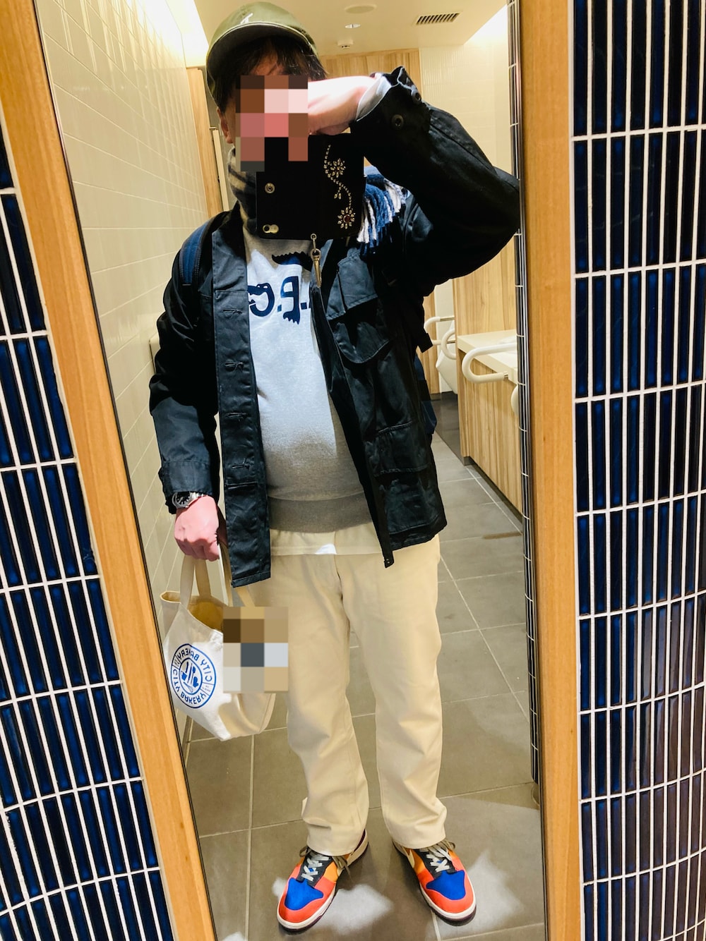 「Levi'sの501(R) オリジナルフィット MY CANDY（デニムパンツ、ホワイト系）」を使った、classicoairさん（メンズ・172cm）の秋コーディネートの1枚目の写真