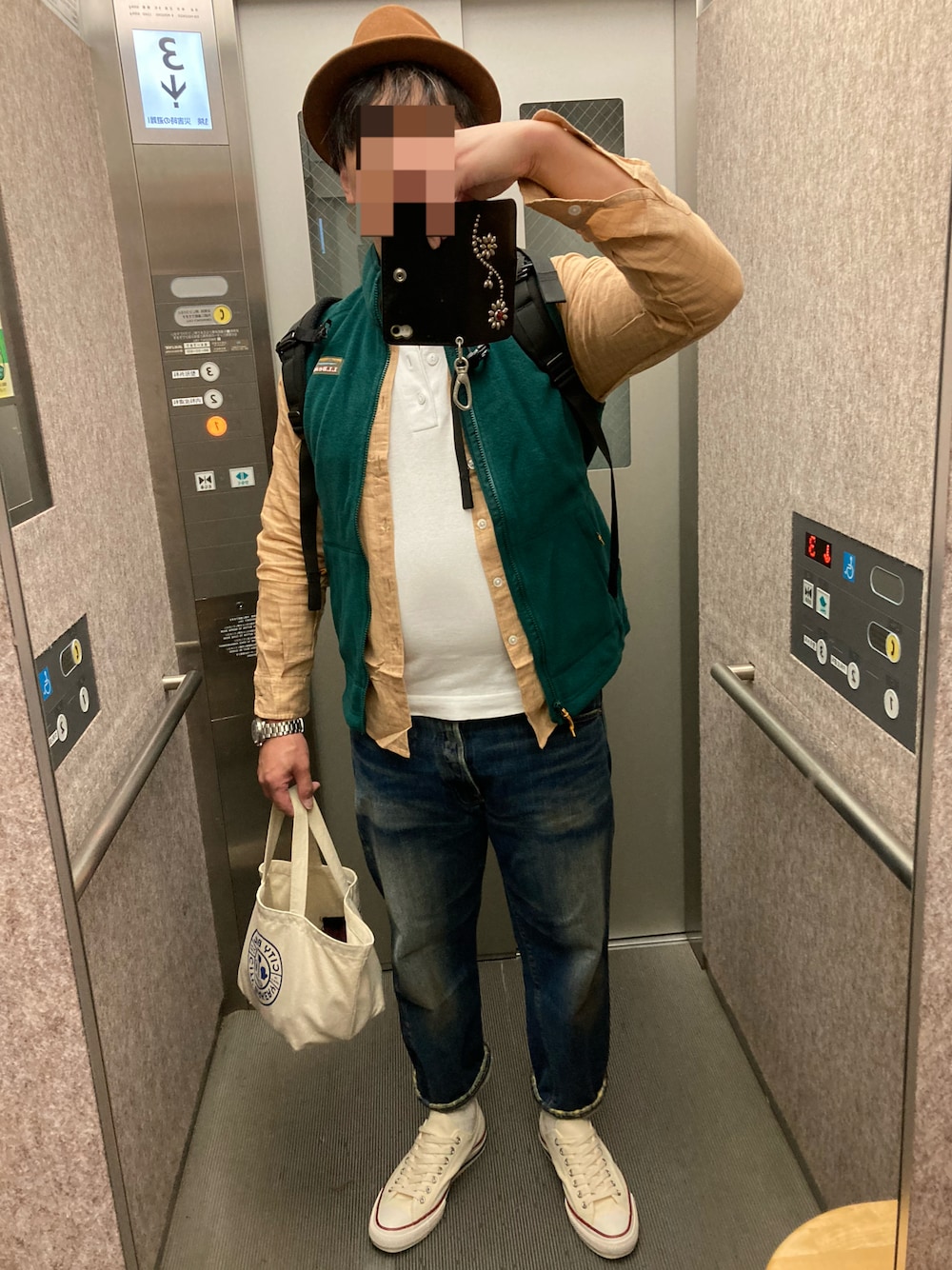 「CONVERSE ADDICTのCHUCH TAYLOR CANVAS OX（スニーカー、ホワイト系）」を使った、classicoairさん（メンズ・172cm）の秋コーディネートの1枚目の写真