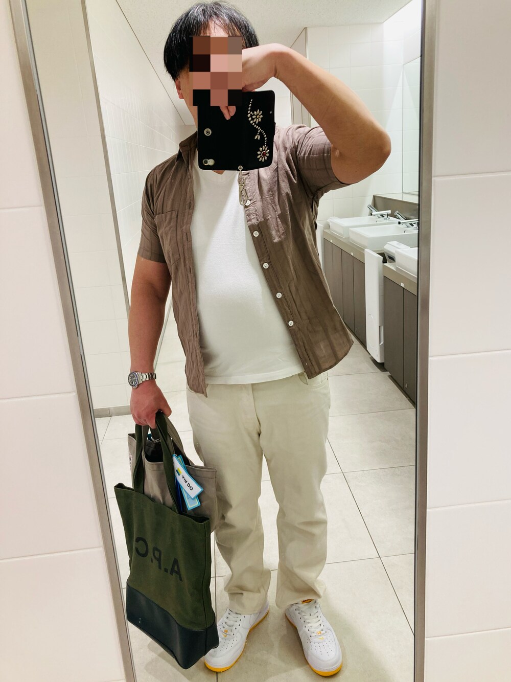 「Levi'sの501(R) オリジナルフィット MY CANDY（デニムパンツ、ホワイト系）」を使った、classicoairさん（メンズ・172cm）の春コーディネートの1枚目の写真