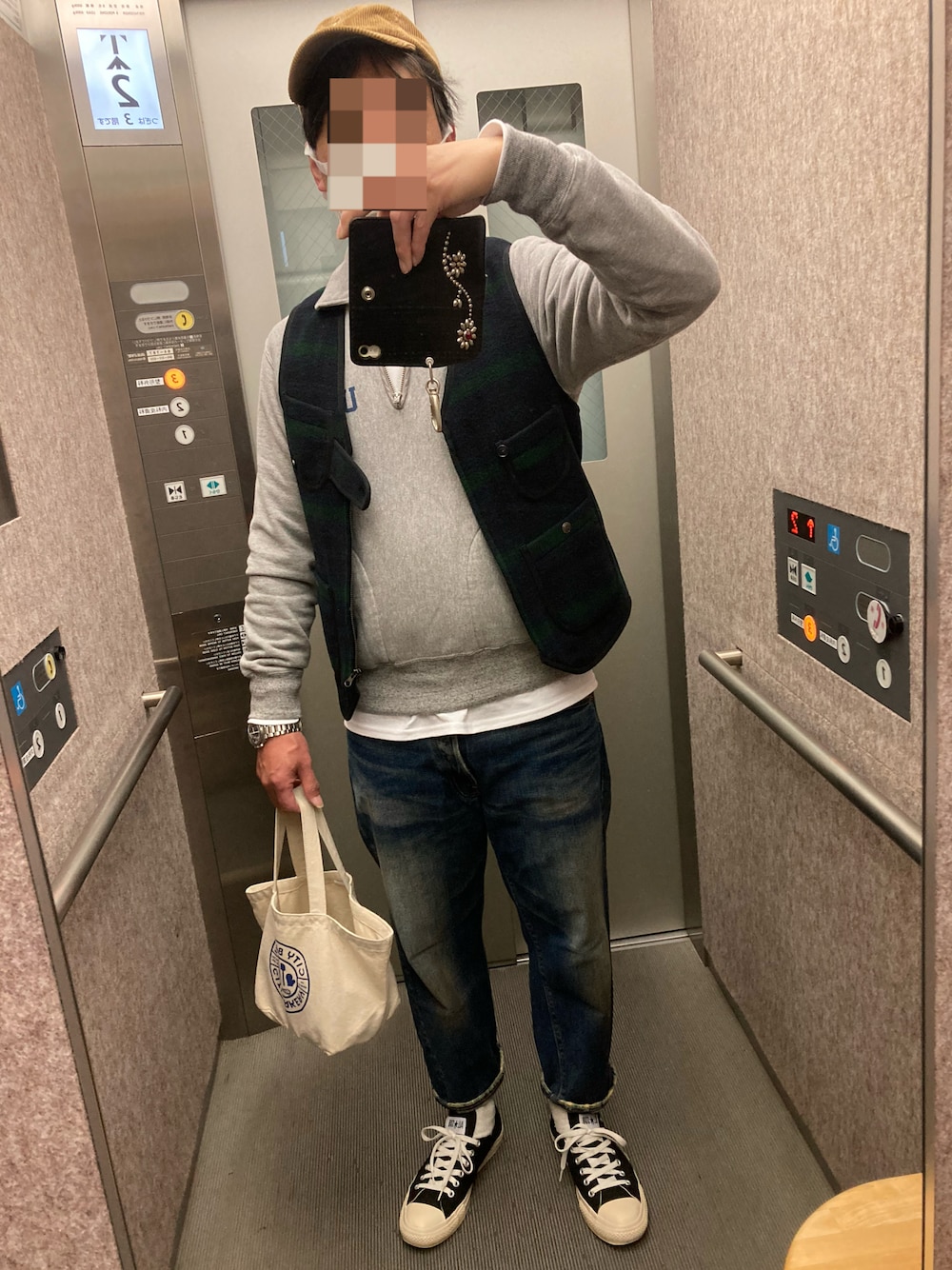「LEVI'S VINTAGE CLOTHINGの66501-0018（デニムパンツ、ブルー系）」を使った、classicoairさん（メンズ・172cm）の春コーディネートの1枚目の写真