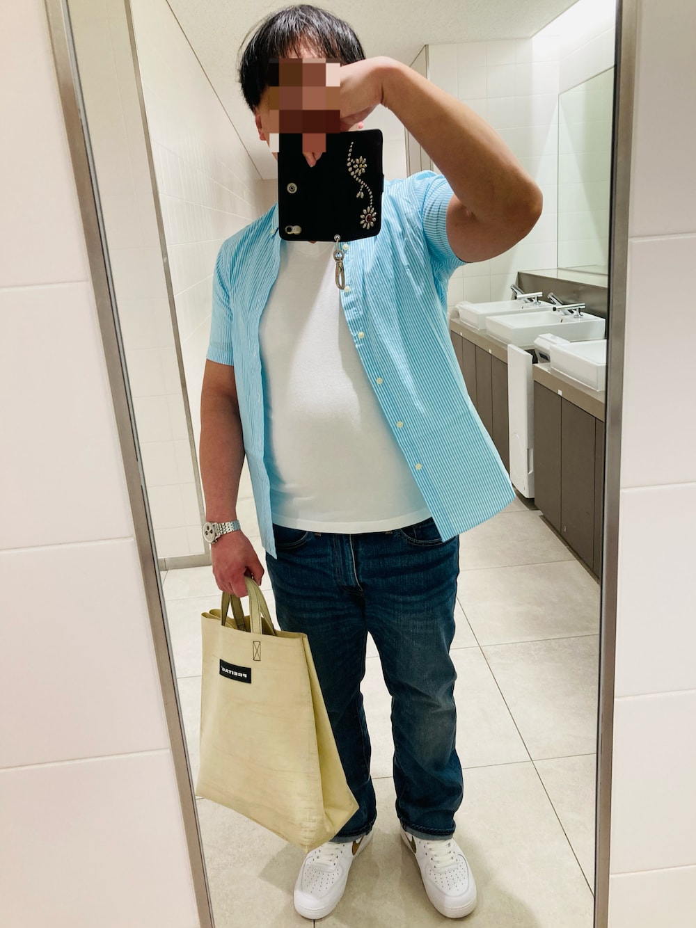 「FREITAGのF52 MIAMI VICE （トートバッグ、ホワイト系）」を使った、classicoairさん（メンズ・172cm）の春コーディネートの1枚目の写真