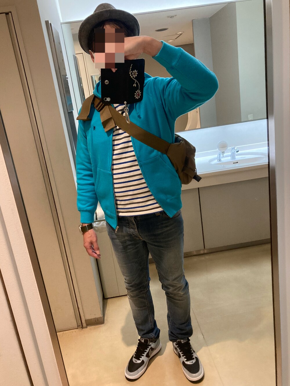 「Nudie JeansのGrim Tim（デニムパンツ、ブルー系）」を使った、classicoairさん（メンズ・172cm）の秋コーディネートの1枚目の写真
