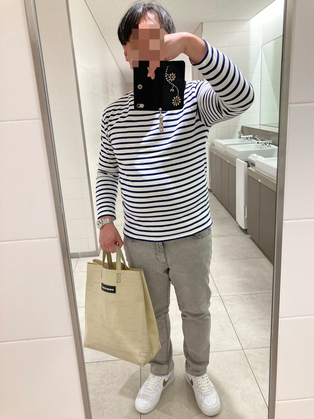 「FREITAGのF52 MIAMI VICE （トートバッグ、ホワイト系）」を使った、classicoairさん（メンズ・172cm）の春コーディネートの1枚目の写真