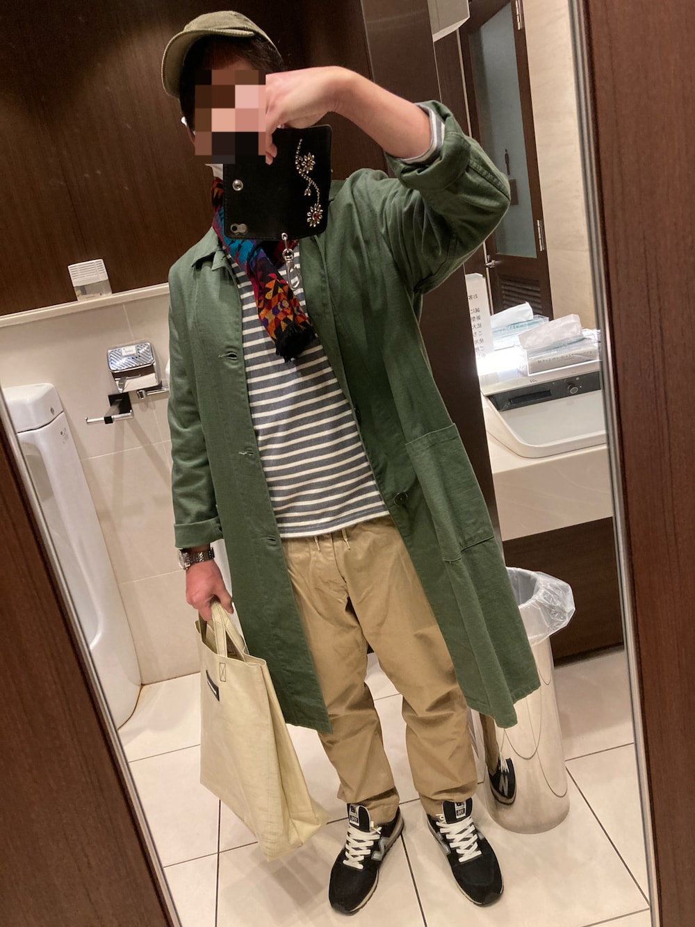 「SancaのCHINO TAPERD TROUSERS （チノパンツ、ベージュ系）」を使った、classicoairさん（メンズ・172cm）の秋コーディネートの1枚目の写真