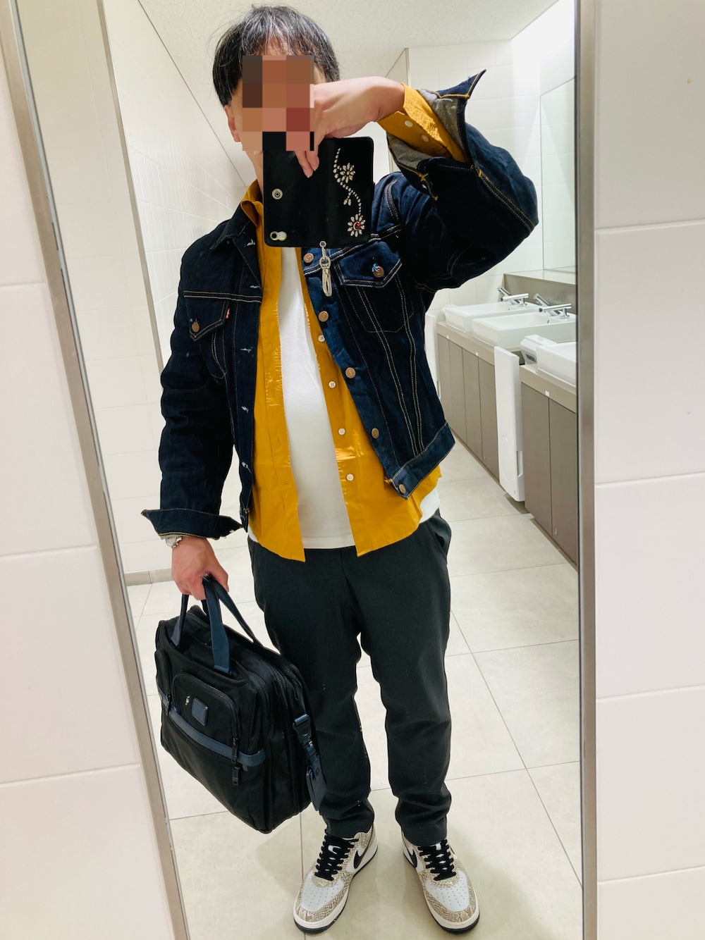 「GramicciのURBAN RESEARCH別注 WOOLLY TROPICAL PANTS（パンツ、グレー系）」を使った、classicoairさん（メンズ・172cm）の秋コーディネートの1枚目の写真