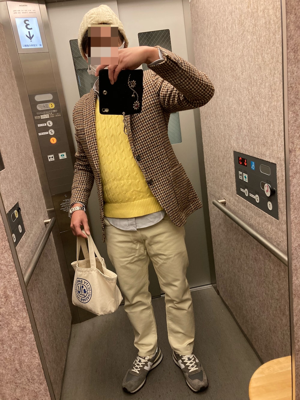 「LEVI'S VINTAGE CLOTHINGの519 BEDFORD CORD(PIQUE) PANTS（パンツ、ベージュ系）」を使った、classicoairさん（メンズ・172cm）の冬コーディネートの1枚目の写真