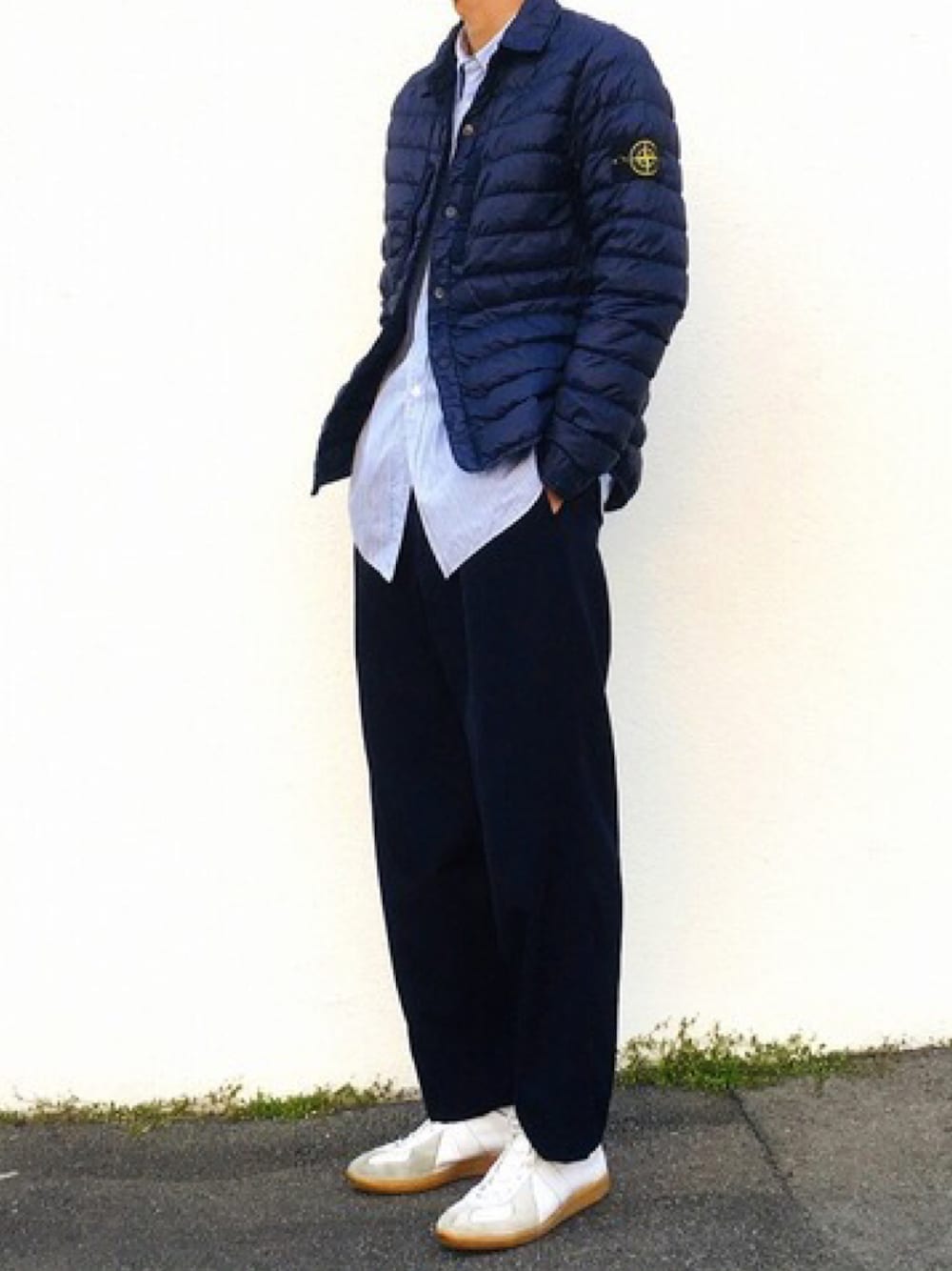「ダウンジャケット、stoneisland、バーバリー、burberry、ジャーマントレーナー、スニーカー、ストリート、シャツスタイル、カジュアルコーデ、ootd、オトナカジュアル、おしゃれさんと繋がりたい、スニーカーコーデ、ジャケット、ブラック」｜「STONE ISLANDのアイテム（ダウンジャケット/コート、ブルー系）」を使った、misoshiru4さん（メンズ・177cm）の冬コーディネートの1枚目の写真