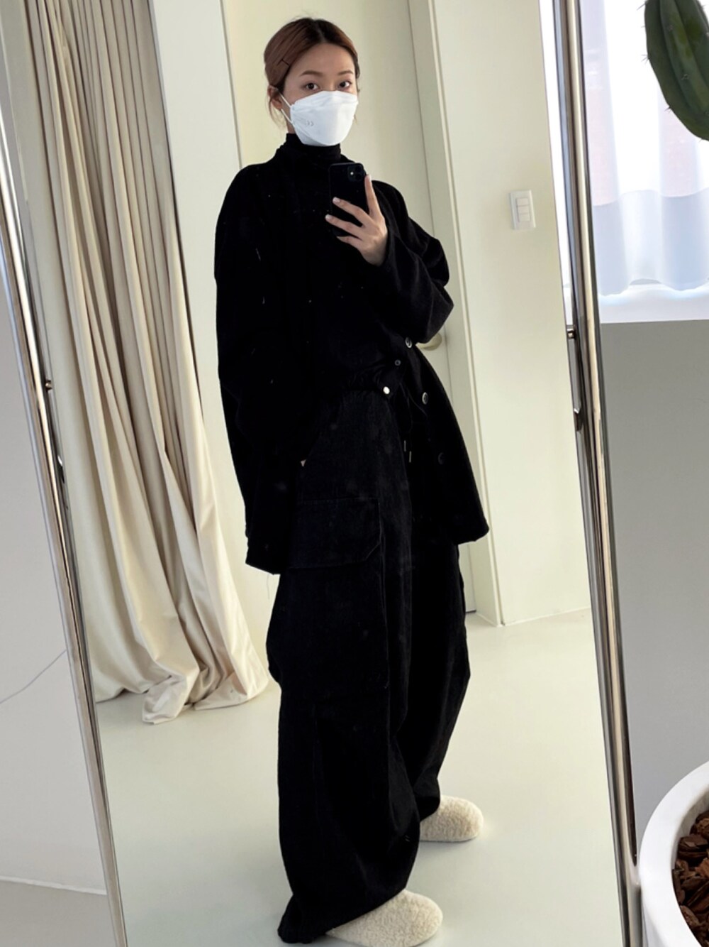「ootd、minsobi、black、cardigan、Wide Pants、staff」｜「minsobiのビッグシルエットニットカーディガン（カーディガン/ボレロ、ブラック系）」を使った、fey0ppさん（レディース・165cm）の冬コーディネートの1枚目の写真