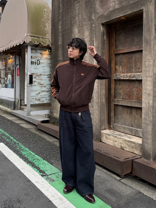 「adidas（アディダス）のadidas/アディダス FIREBIRD CORDUROY TRACK TOP ファイヤーバード コーデュロイ トラックトップ トラックジャケット ジャージ ライトアウター 羽織り スリーストライプス 袖ライン ブランドロゴ メンズ レディース 2026年秋冬 秋服 冬服（ブルゾン）」を使った、YUSEIさん（メンズ・178cm）の秋コーディネート