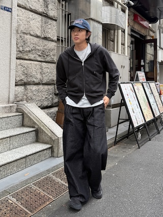 「NAKER(ネイカー)のユーティリティポケットダブルジップパーカー(パーカー)」を使った、YUSEIさん(メンズ・178cm)の秋コーディネート