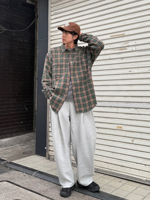 「NAKER（ネイカー）のサイドタックワイドスウェットパンツ（スウェットパンツ）」を使った、YUSEIさん（メンズ・178cm）の秋コーディネート