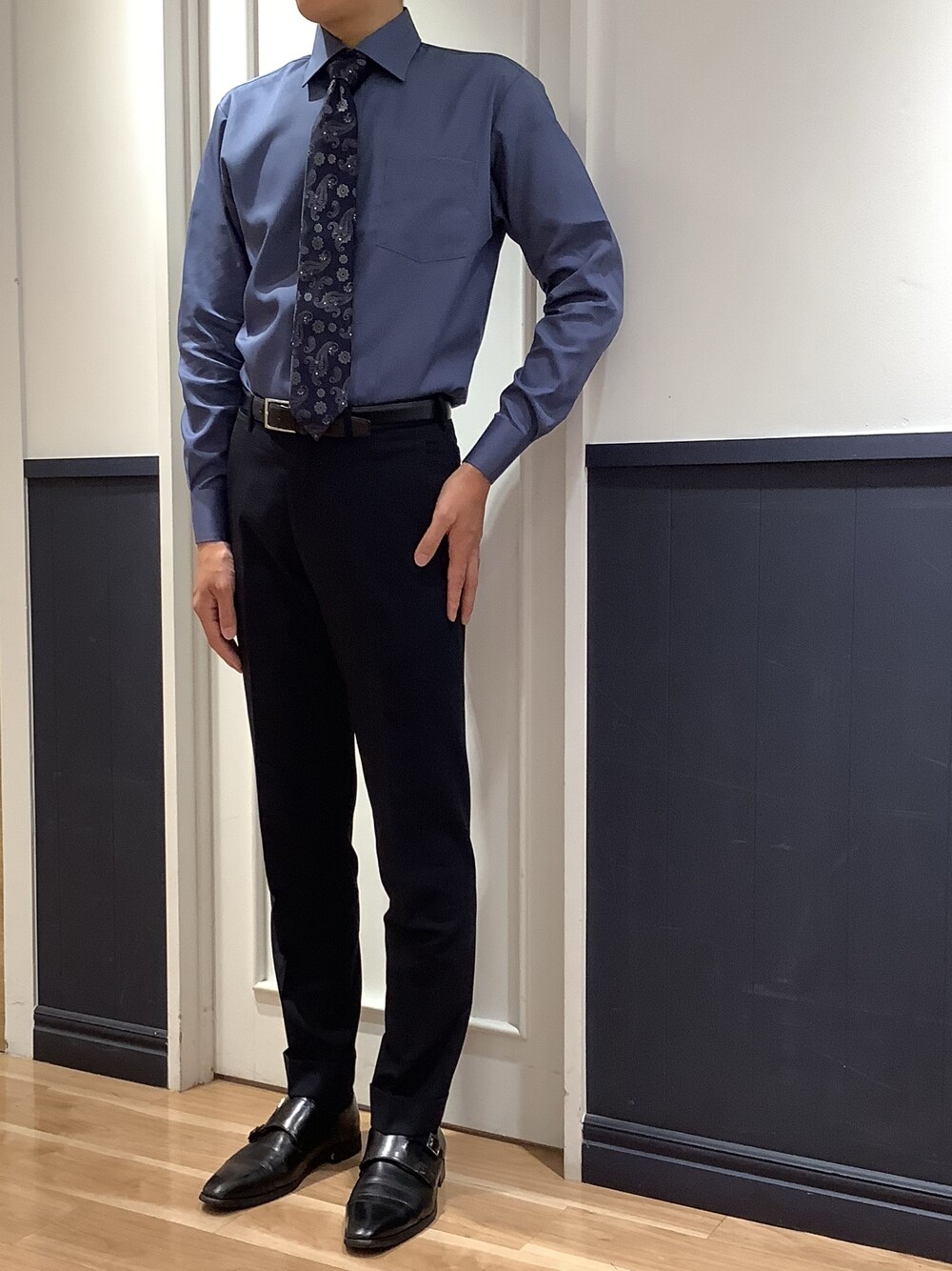「シャツ好き集まれ、ビジネススタイル、オフィススタイル、シャツスタイル、BRICK HOUSE by TOKYO SHIRT、東京シャツ、秋のコーデ、ジャケット、ペイズリー、ネクタイ、ネイビー、くすみブルー」｜「TOKYO SHIRTSの西陣織 絹100% 日本製 ベーシックネクタイ（ネクタイ、その他）」を使った、TOKYO SHIRTS 大阪クロスト店さん（メンズ・178cm）の秋コーディネートの1枚目の写真