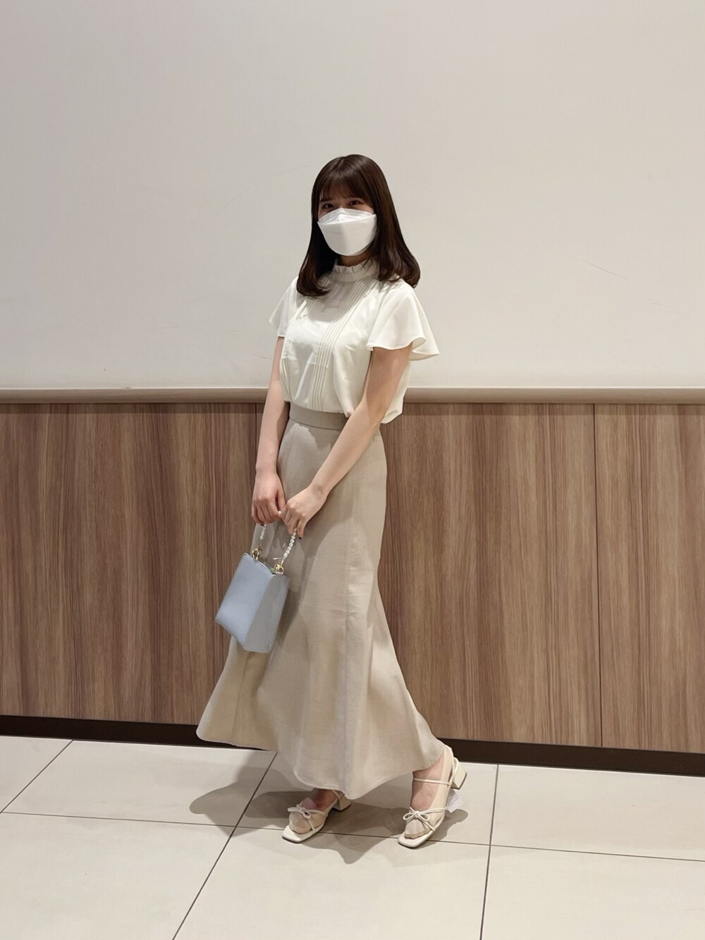 「Techichi TERRASSE、ootd、オトナ女子、キレイめ、ロングスカート、マーメイドスカート」｜「Te chichi TERRASSEのアイテム（バッグ、ブルー系）」を使った、tomiさん（レディース・158cm）の春コーディネートの1枚目の写真