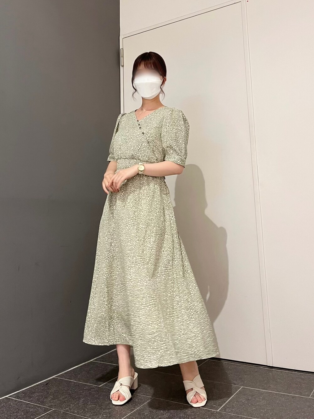 「ワンピース、花柄ワンピース、Techichi TERRASSE、ORiental TRaffic(ORiental TRaffic)、onepiece、夏コーデ、綺麗めコーデ」｜「Te chichi TERRASSEの花柄カシュクールワンピース（ワンピース、グリーン系）」を使った、tomiさん（レディース・158cm）の夏コーディネートの1枚目の写真