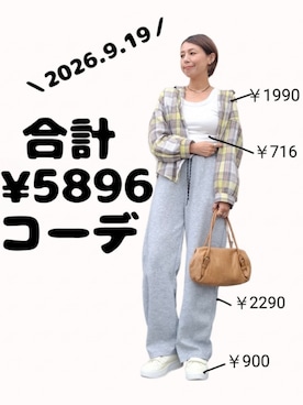 「miumiu のアイテム（ショルダーバッグ、ベージュ系）」を使った、ちょしさん（レディース・160cm）の秋コーディネート