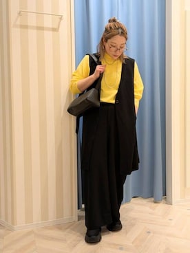 「SHOO・LA・RUE（シューラルー）の【洗濯機可/吸湿発熱】チクチクしにくいもちもちハイネックニット（ニット/セーター、イエロー系）」を使った、ko2012keさん（レディース）の冬コーディネート