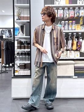 「LAKOLE（ラコレ）のアイテム（デニムパンツ）」を使った、おばてぃーさん（メンズ・169cm）の春コーディネート