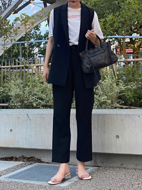 【タイムレス×アーバン】BALENCIAGA ハンドバッグ 大人コーデ BALENCIAGAのハンドバッグを使った人気ファッション