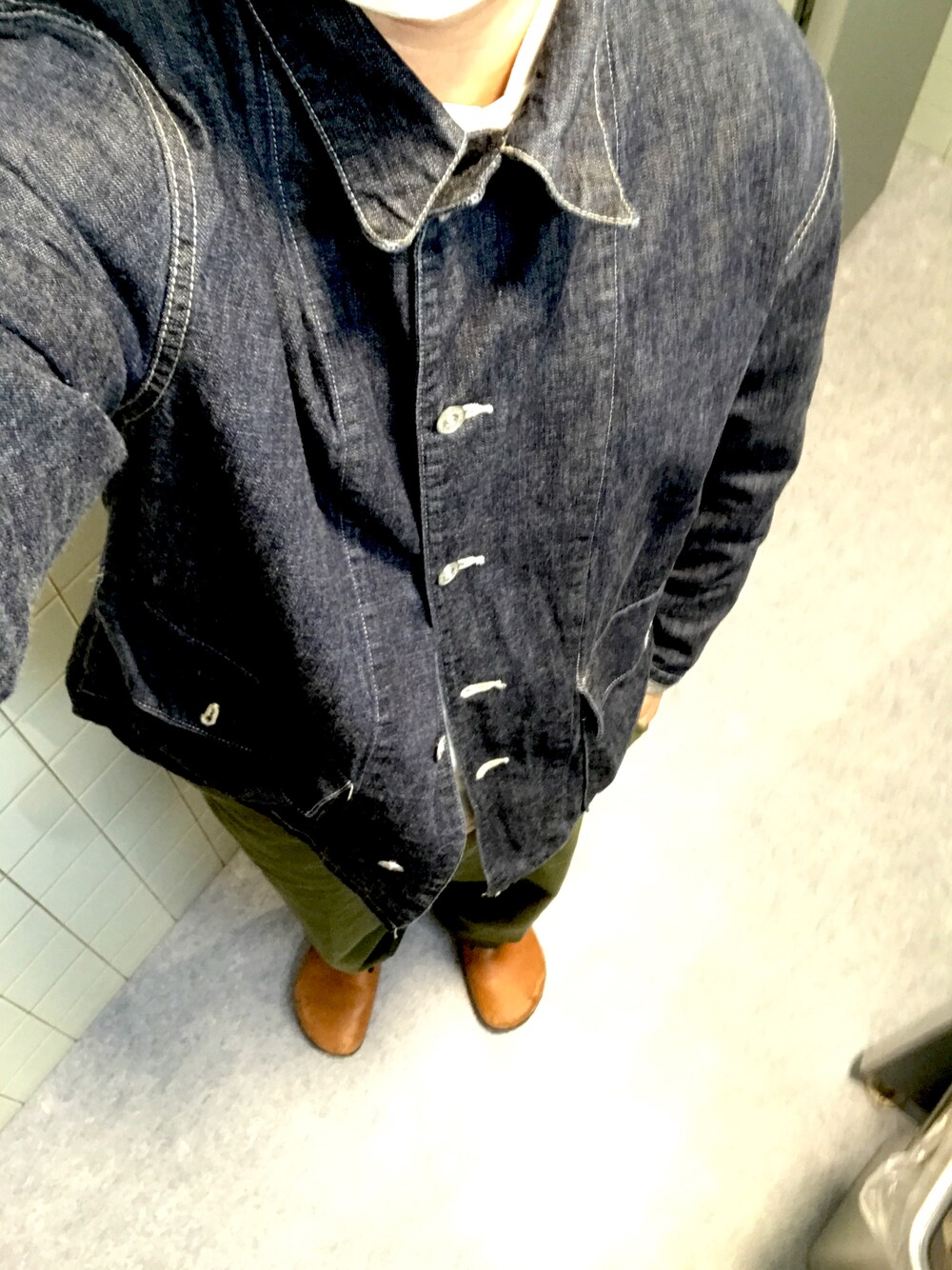 「休日スタイル、秋冬コーデ、ワイドパンツ、おしゃれさんと繋がりたい、カジュアル、着回しコーデ、いいね、save、フォローお願いします🤑、オーバーサイズ、メガネ男子」｜「TENDERLOINのアイテム（デニムジャケット、ブルー系）」を使った、リックさん（メンズ・167cm）の冬コーディネートの1枚目の写真