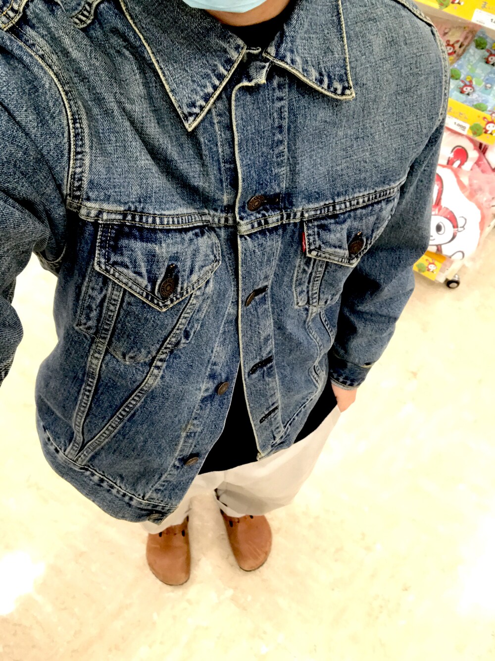 「おしゃれさんと繋がりたい、オトナカジュアル、大人コーデ、ワイドパンツ、デニム、リーバイス、いいね、save、フォローお願いします🤑、淡色コーデ、ビルケンシュトック」｜「Levi'sのアイテム（デニムジャケット、ブルー系）」を使った、リックさん（メンズ・167cm）の冬コーディネートの1枚目の写真